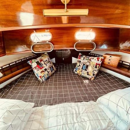 ホテル Vintage Classic 70S Boat! サン・アドリア・デ・ベソス エクステリア 写真