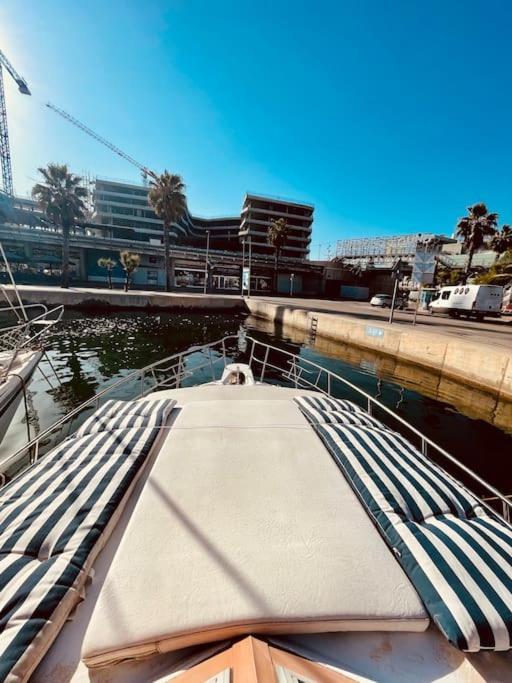 ホテル Vintage Classic 70S Boat! サン・アドリア・デ・ベソス エクステリア 写真