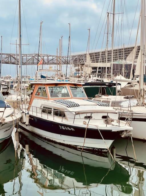 ホテル Vintage Classic 70S Boat! サン・アドリア・デ・ベソス エクステリア 写真