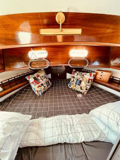 ホテル Vintage Classic 70S Boat! サン・アドリア・デ・ベソス エクステリア 写真