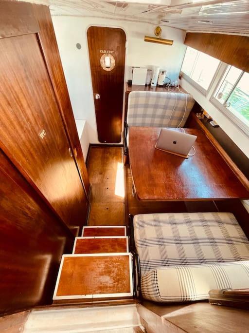ホテル Vintage Classic 70S Boat! サン・アドリア・デ・ベソス エクステリア 写真