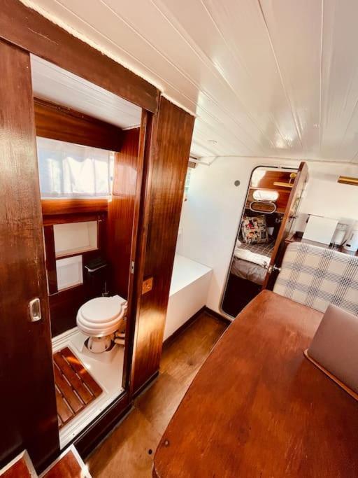 ホテル Vintage Classic 70S Boat! サン・アドリア・デ・ベソス エクステリア 写真