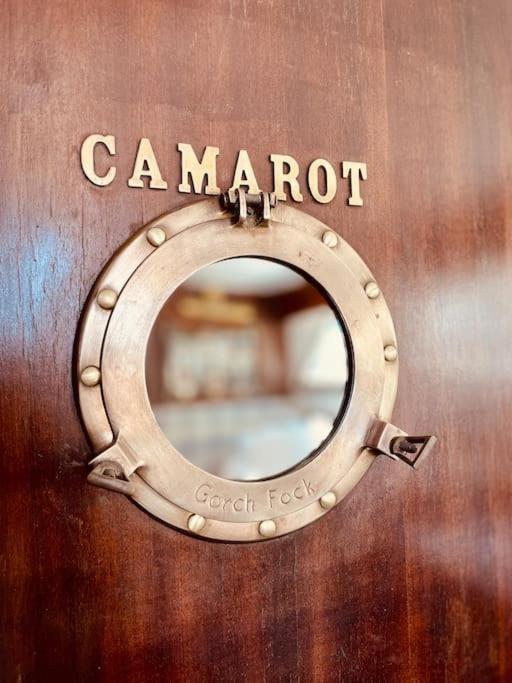 ホテル Vintage Classic 70S Boat! サン・アドリア・デ・ベソス エクステリア 写真