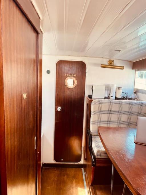 ホテル Vintage Classic 70S Boat! サン・アドリア・デ・ベソス エクステリア 写真