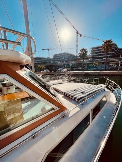 ホテル Vintage Classic 70S Boat! サン・アドリア・デ・ベソス エクステリア 写真